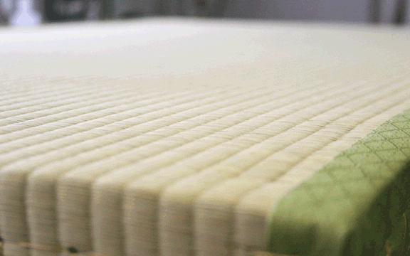 畳には二酸化窒素やシックハウスの原因とされる化学物質を吸着する機能があります。